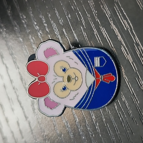 Disney | Jewelry | Disneys Shellie Mae Duffy Bear Easter Egg Trading ...